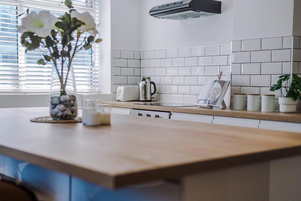 Hulley House By Yourstays - Superb House Near Hurdsfield Business Park, Perfect For Astrazenica!