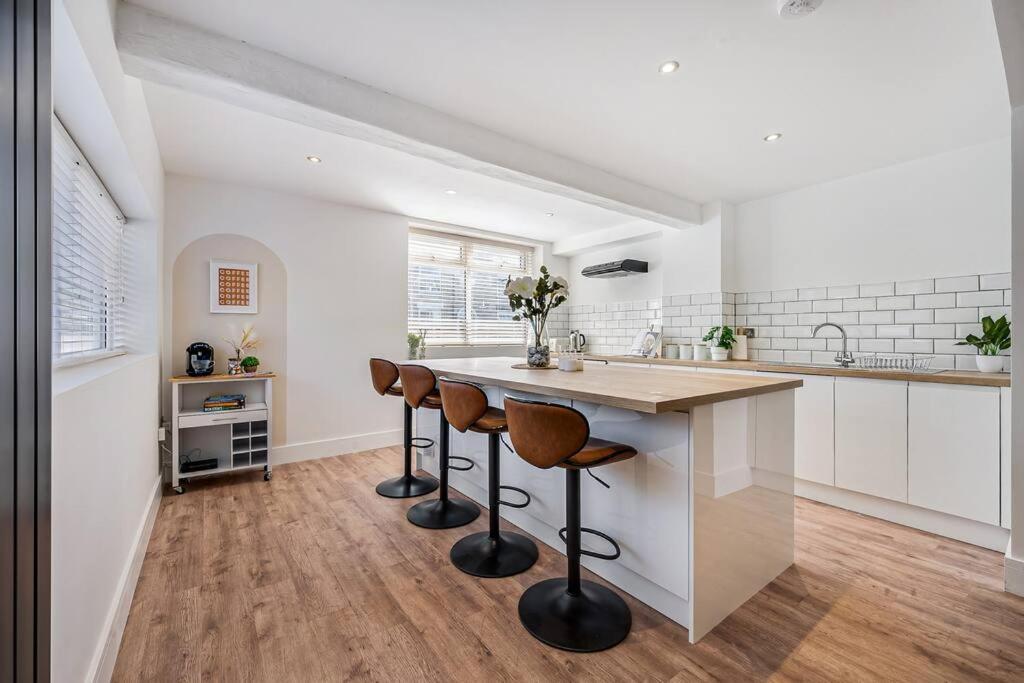 Hulley House By Yourstays - Superb House Near Hurdsfield Business Park, Perfect For Astrazenica! Ferienhaus Macclesfield