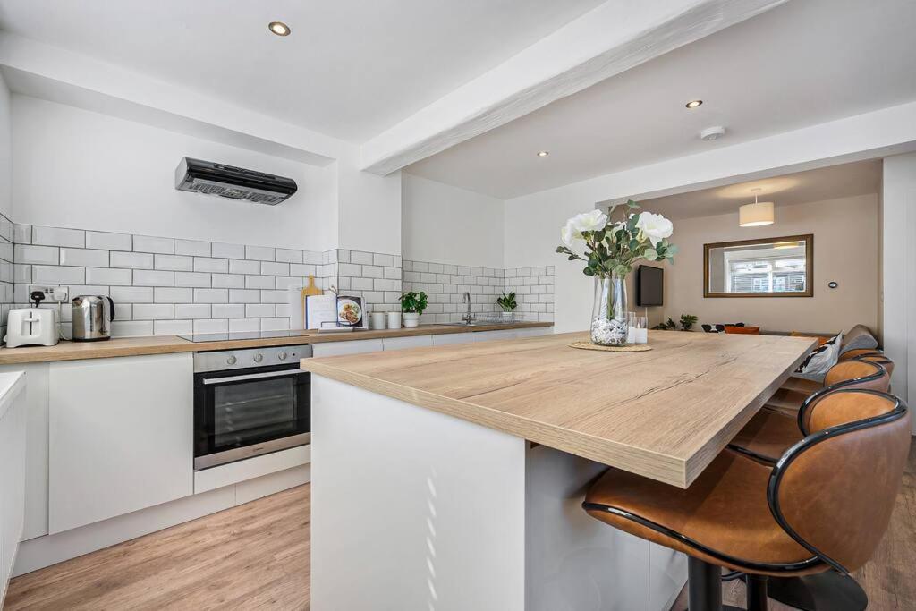 Ferienhaus Hulley House By Yourstays - Superb House Near Hurdsfield Business Park, Perfect For Astrazenica! Macclesfield