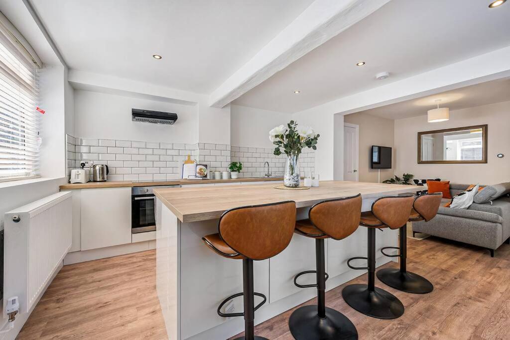 Hulley House By Yourstays - Superb House Near Hurdsfield Business Park, Perfect For Astrazenica! Macclesfield