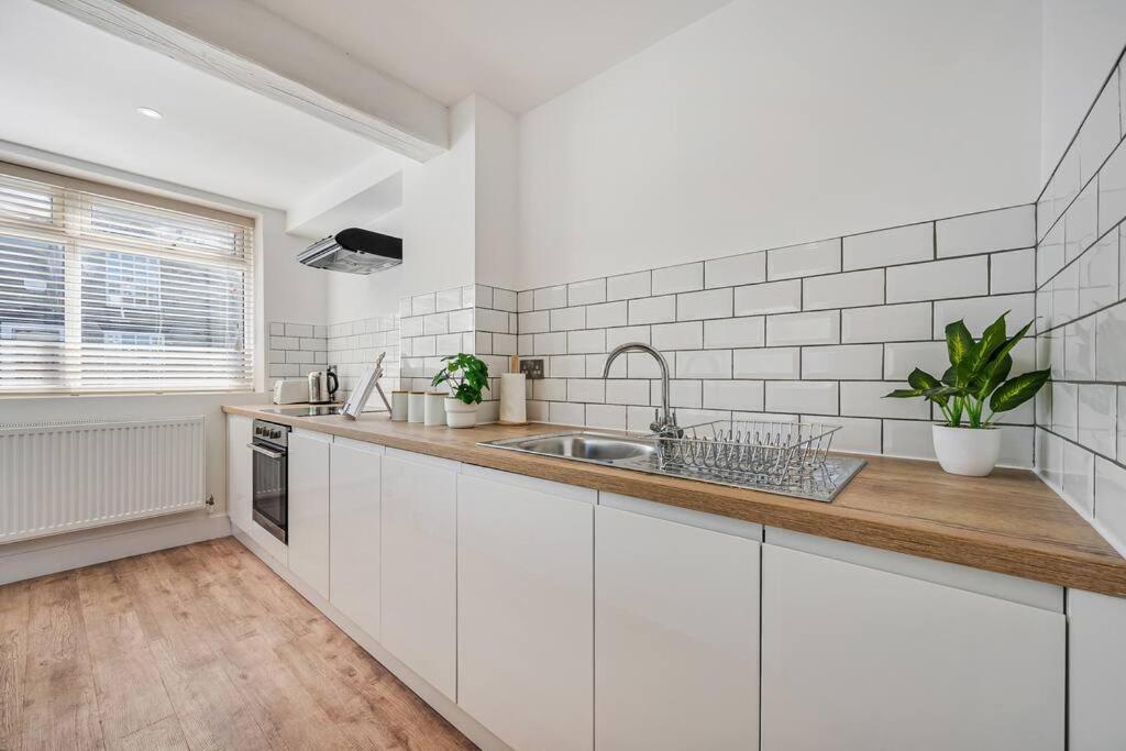 Hulley House By Yourstays - Superb House Near Hurdsfield Business Park, Perfect For Astrazenica! * Macclesfield